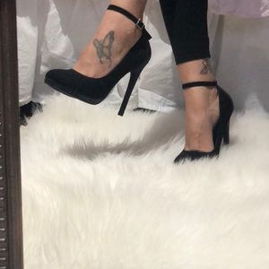 Eva & Zoé black heels